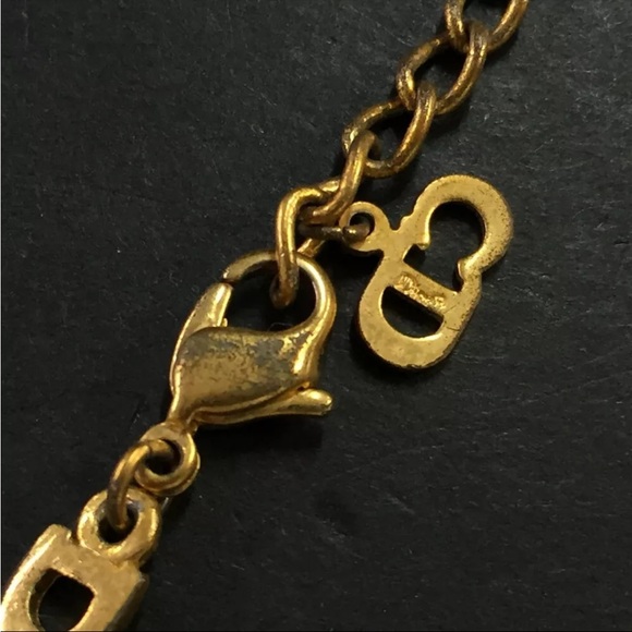 SOLD❤️ DIOR Gold Star Logo Circular Cutout Detail Necklace - Picture 7 of 11